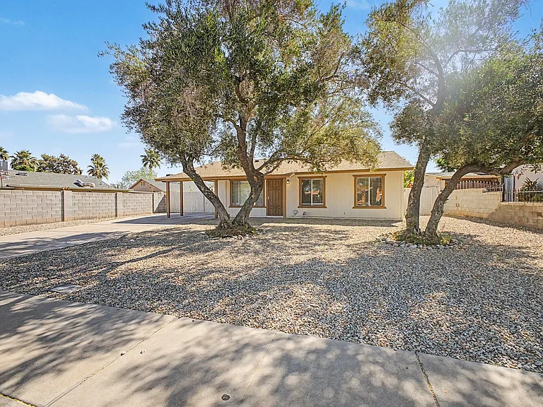 7409 S 46th St — Photo 3