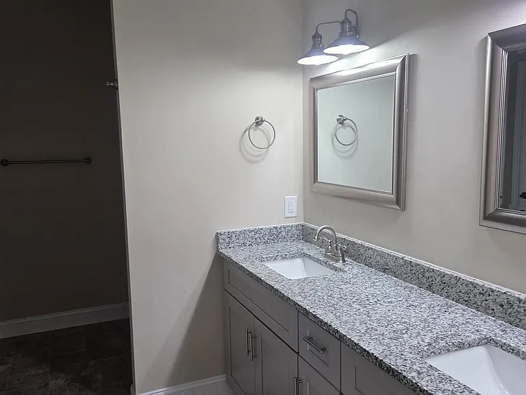 325 S Pointe Dr #B — Photo 12