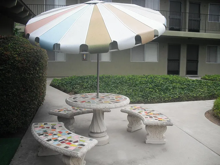 Carriage House Apartments — Photo 7