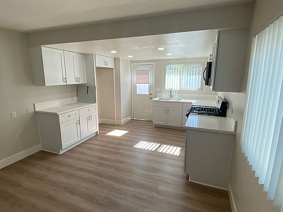 3rd image of 1400 Estate Dr Unit 1