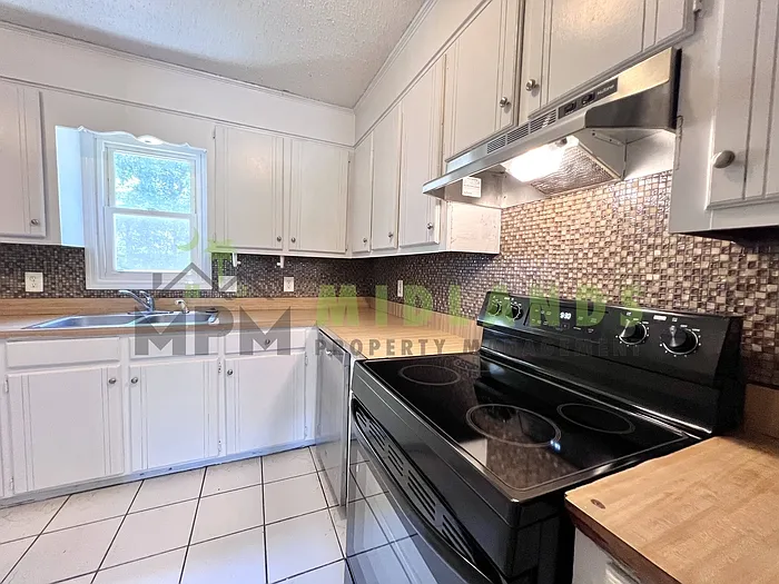 208 S Cromwell St #E — Photo 22