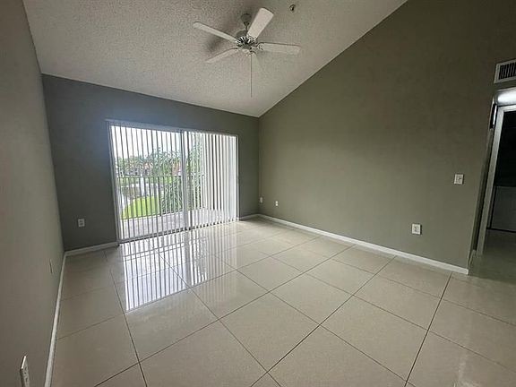 3rd image of 7912 Sonoma Springs Cir APT 304