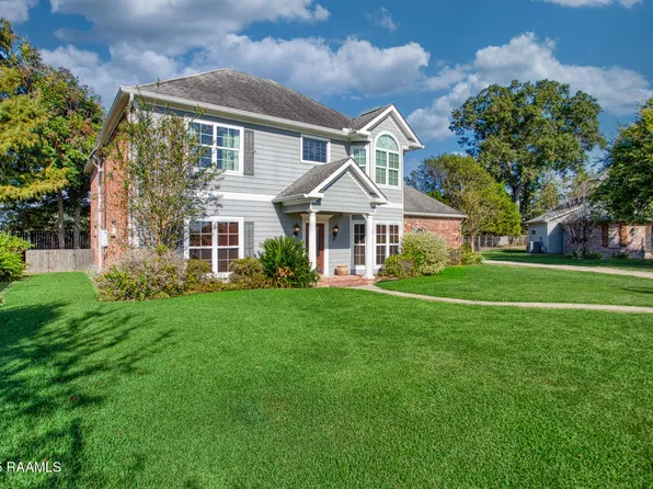 300 Oak Hollow Dr, Lafayette, LA 70508