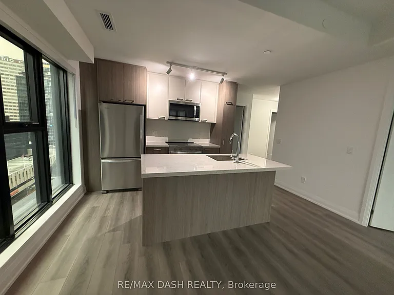 20 Soudan Ave #907 — Photo 14