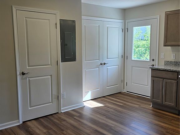 5th image of 1511 Azalea Dr