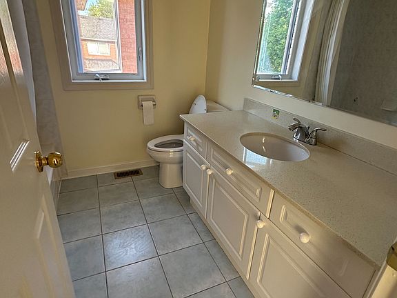 5th image of 30 Baintree St