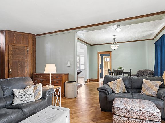 4th image of 211 N 1st St