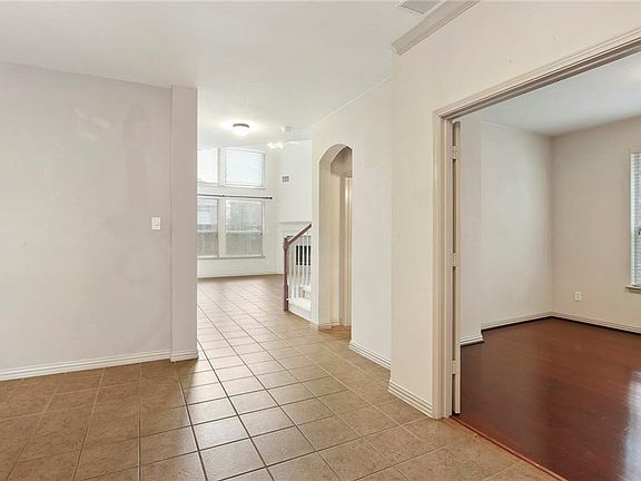 4th image of 313 Kirby Dr