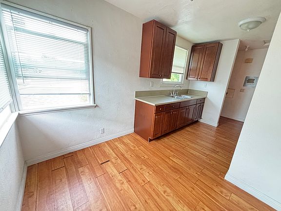3rd image of 1137-1141 S Garfield Ave #11391/2