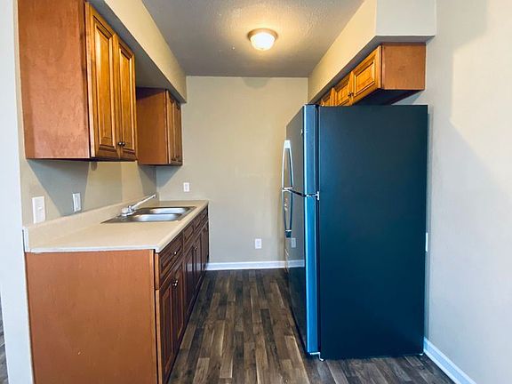 4th image of 410 Manor Dr #C6