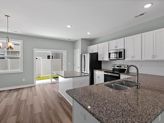 4th image of 320 Starfish Ln