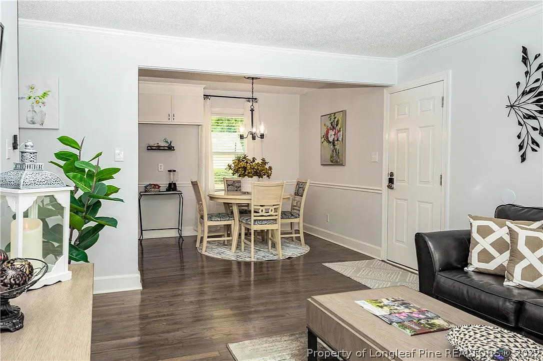 3 bed, 1.0 bath, 975 sqft, $2,400 — Photo 2