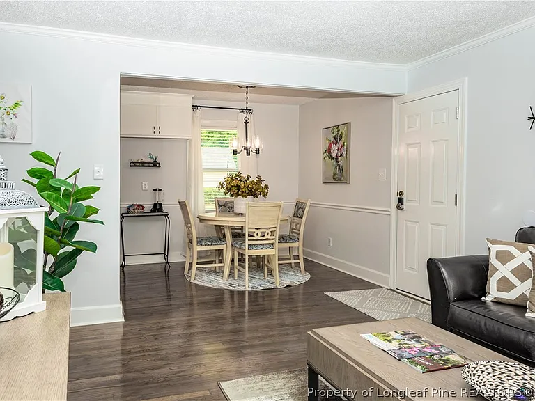 1805 Wayne Ln — Photo 2
