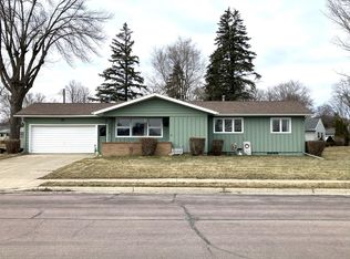 1304 S State St, Fairmont, MN 56031