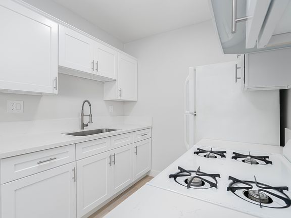 3rd image of 465 Almond Ave #5
