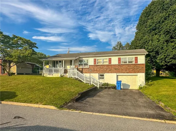 913 Carbon St, Walnutport, PA 18088