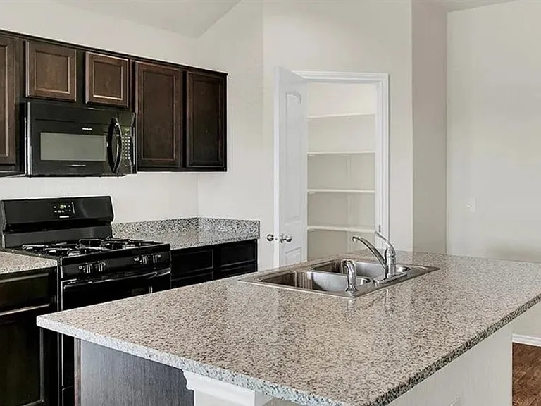 120 Brody Ln — Photo 10