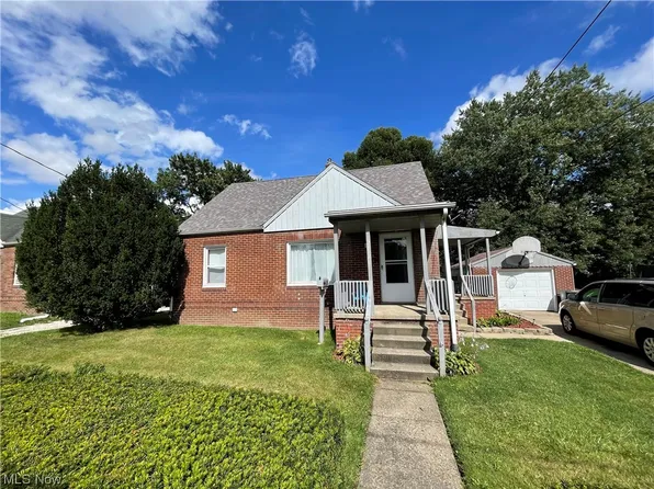 2812 Coventry Blvd NE, Canton, OH 44705