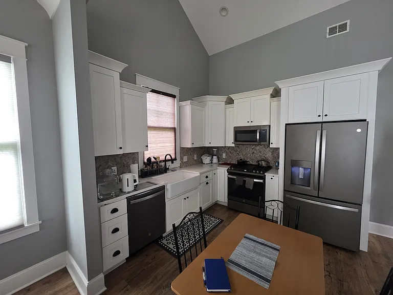 107 Cottage Ln — Photo 4