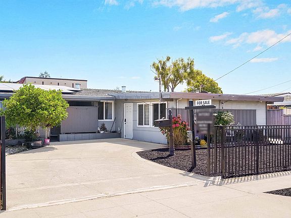 4th image of 27488 Bahama Ave