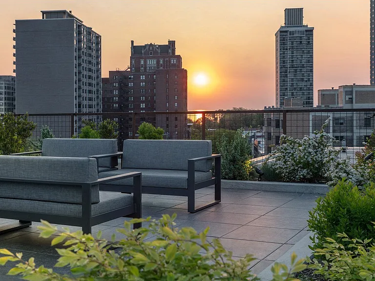 Optima Lakeview — Photo 21
