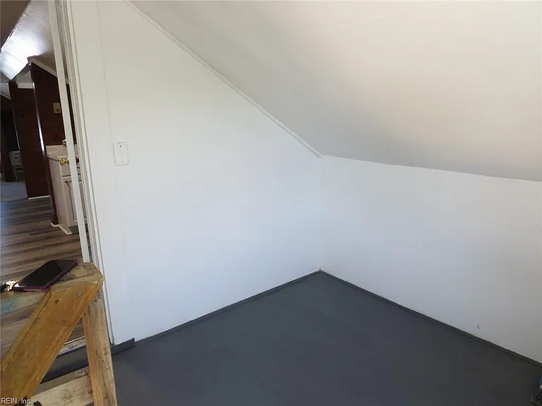 409 Hobart Ave #C — Photo 17