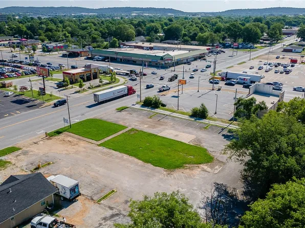 983 W Sunset Ave #11, Springdale, AR 72764