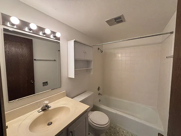 511 W Main St #206 — Photo 5