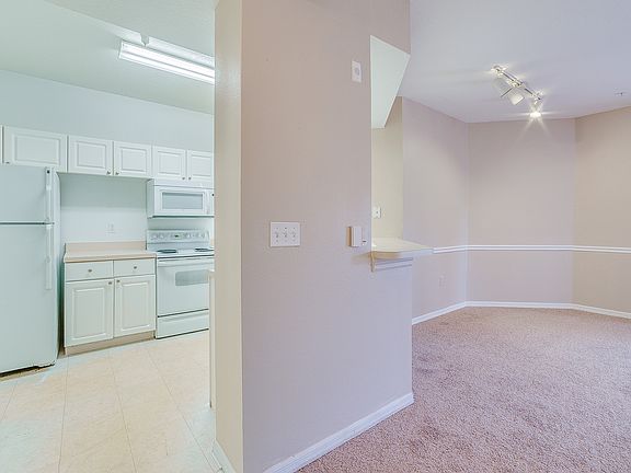 3rd image of 5530 Metrowest Blvd #9-203