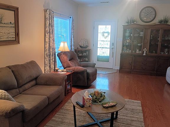 2nd image of 100 Teddy Ln
