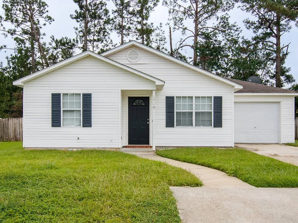 1719 Largo Cir