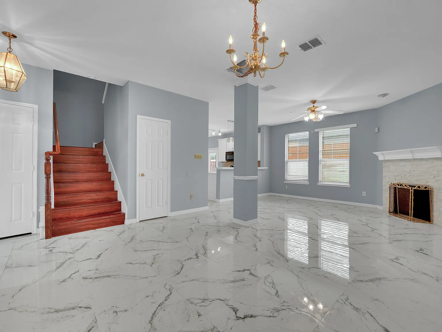 4 bed, 2.5 bath, 2354 sqft, $2,500 — Photo 4
