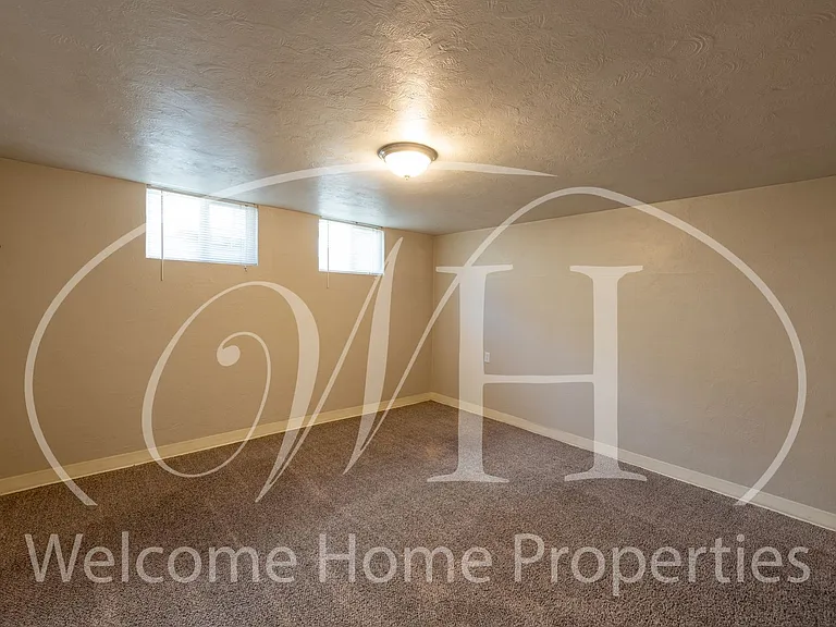 43 NE Ash Ave — Photo 8