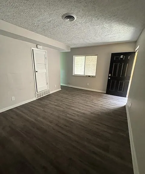 2032 Catalpa Dr #E — Photo 1