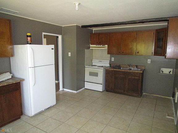 5th image of 2705 Village Green Ln
