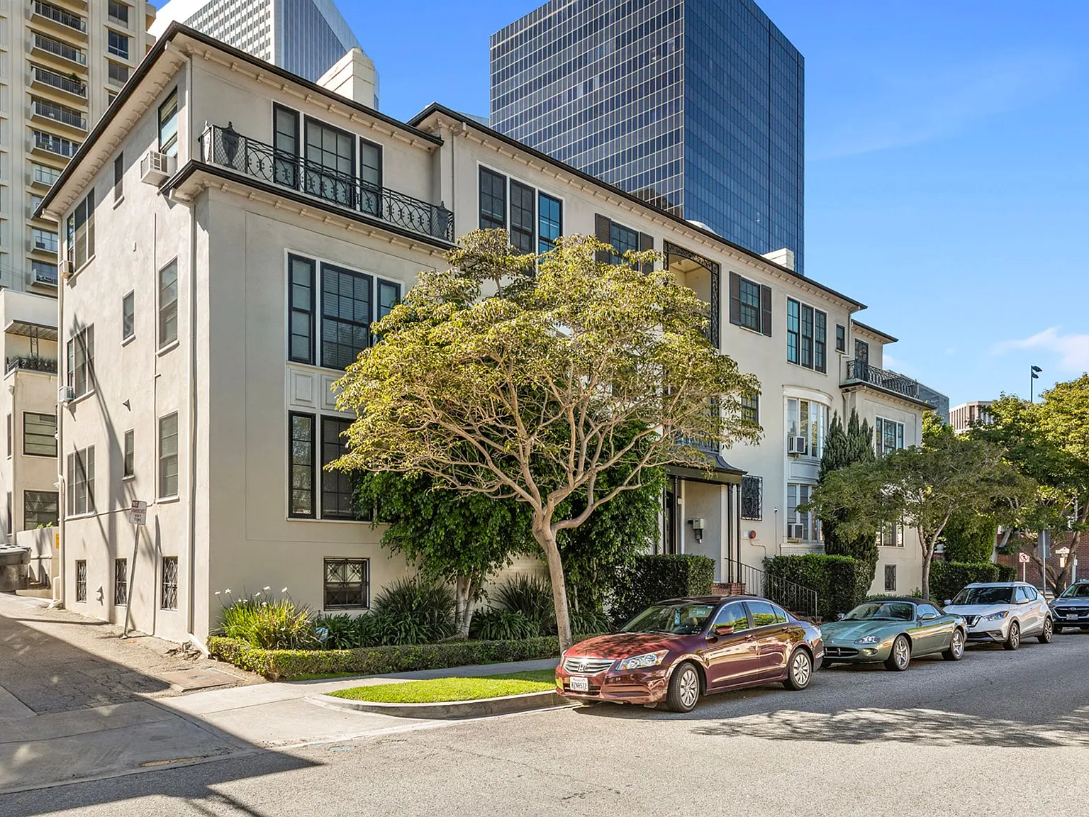 401 Shirley Place — Photo 4