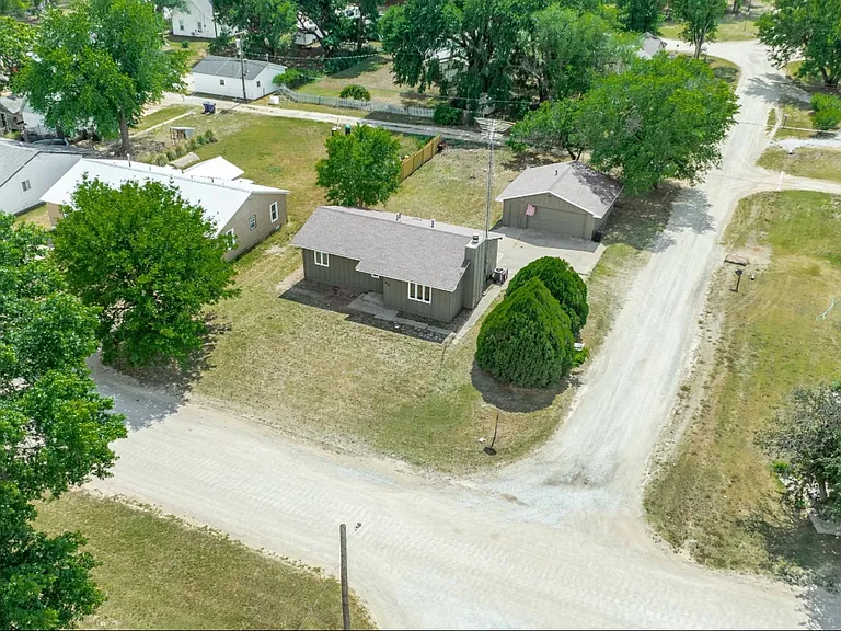 319 N Magnolia St — Photo 18