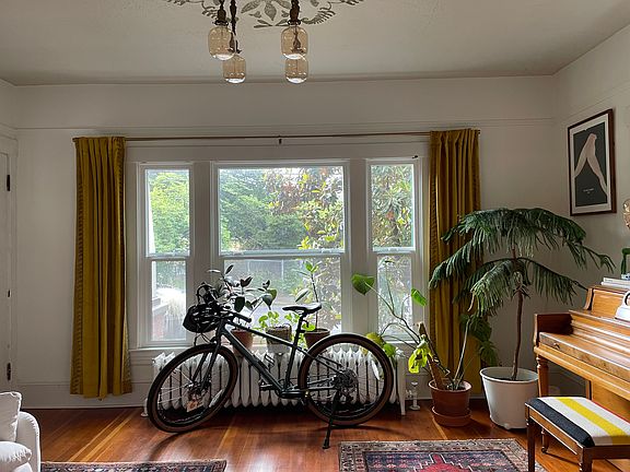 Designer touches, vintage lighting, high ceilings