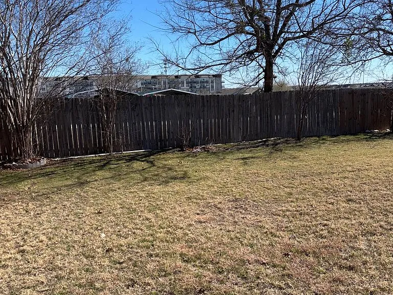 1403 Haley Gray Dr — Photo 32