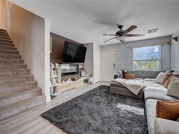 4th image of 10342 Adrianna Ave