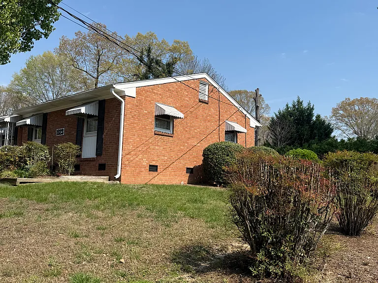 1923 Belcrest Dr — Photo 5