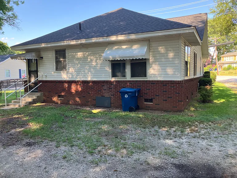 335 Grace St — Photo 25