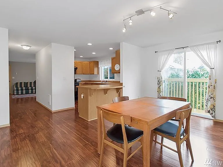2409 Prospect Ave NE — Photo 11