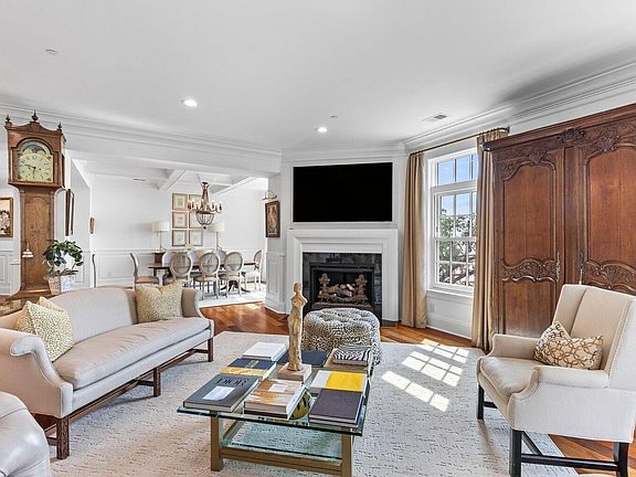 5th image of 108 Fairbanks Oak Aly #302