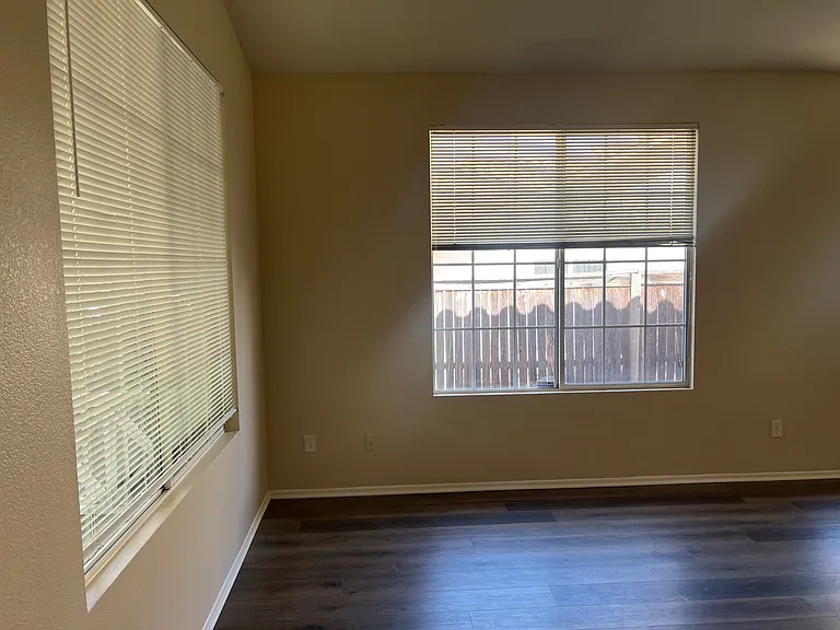 27474 Fallbrook Ct — Photo 17