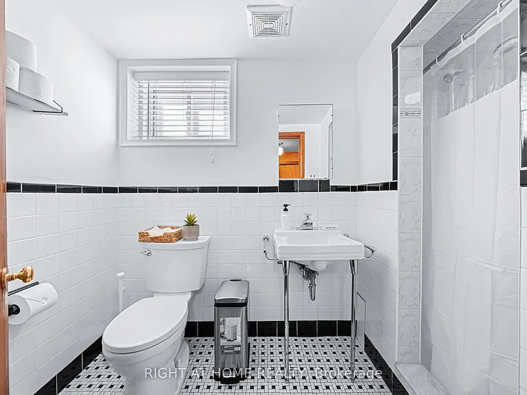 98 Yorkview Dr — Photo 20