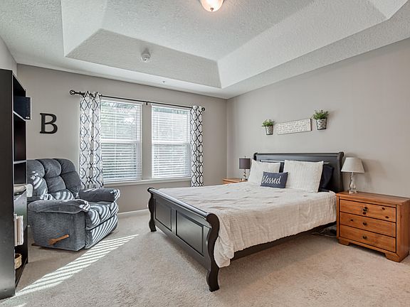 4th image of 42 Adelanto Ave