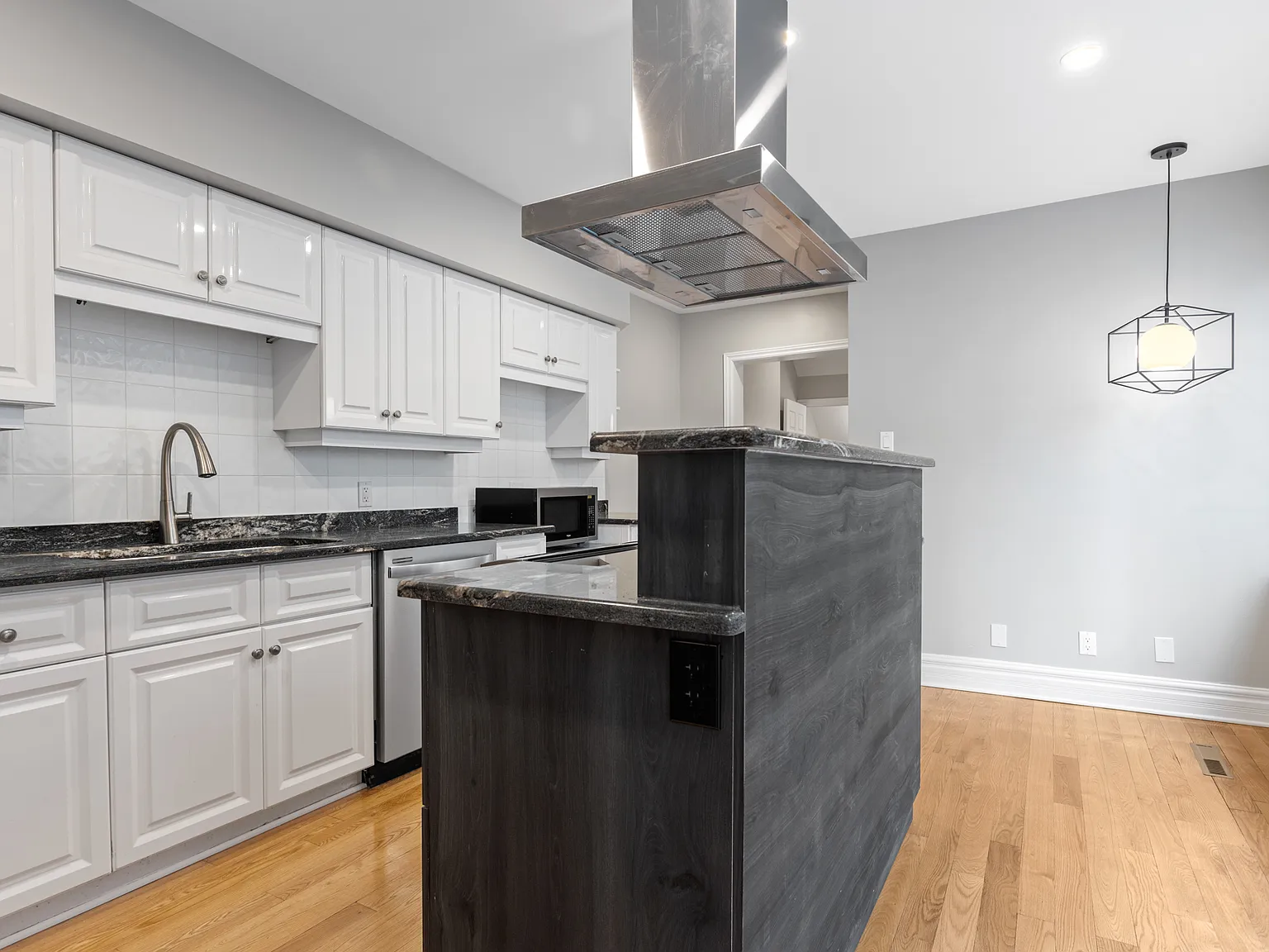 447 Green Avenue Ottawa — Photo 3