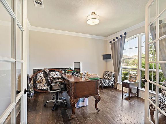 4th image of 2706 Parish Park