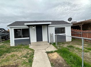 678 N Brundage Ave, Farmersville, CA 93223